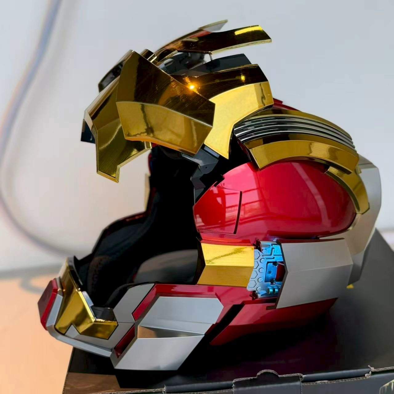 Iron Man MK17  — Sesli & Dokunmatik Kontrol Işıklı Akıllı Maske